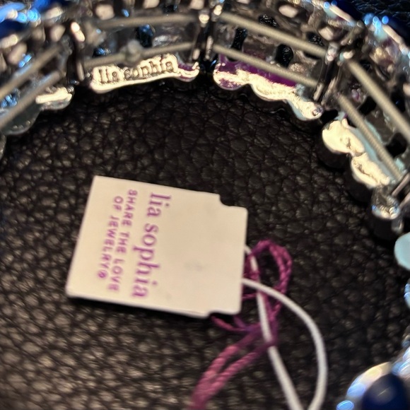 Lia Sophia two toned Resin Stone Stretch Bracelet. - Picture 5 of 6